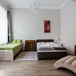 Buda Castle -shiny 3 Bedrooms بودابست