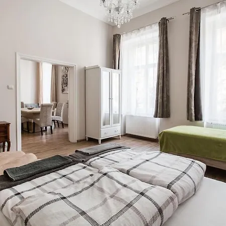 Buda Castle -shiny 3 Bedrooms شقة