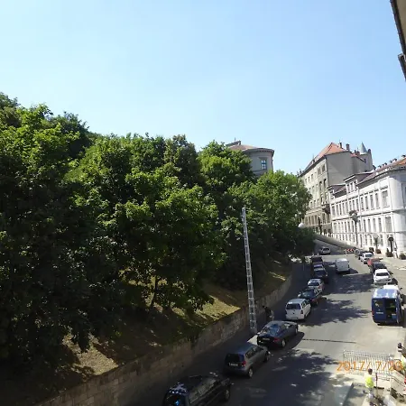 Buda Castle -shiny 3 Bedrooms شقة بودابست