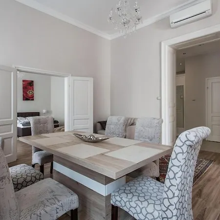 Buda Castle -shiny 3 Bedrooms 公寓 *