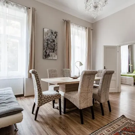 Buda Castle -shiny 3 Bedrooms