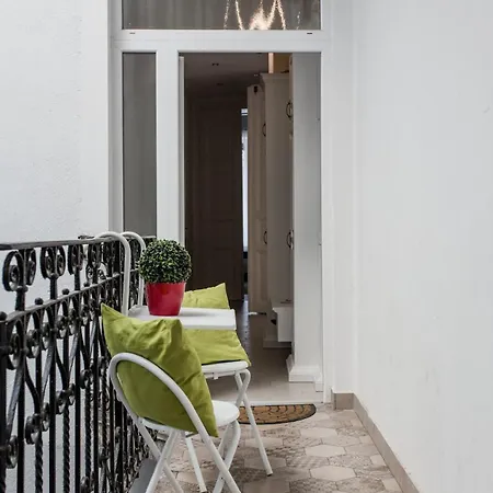 Buda Castle -shiny 3 Bedrooms Apartment *