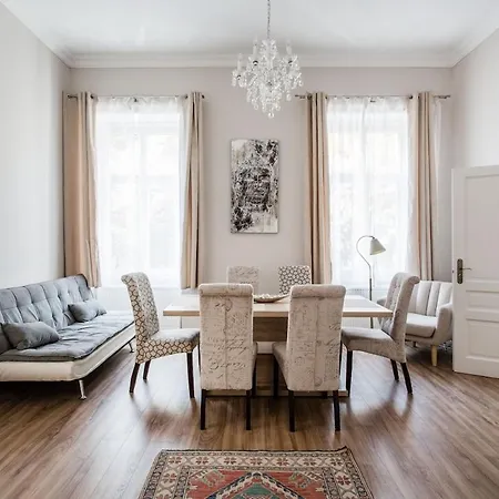 Buda Castle -shiny 3 Bedrooms Apartment Budapest