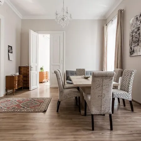 Buda Castle -shiny 3 Bedrooms Budapest