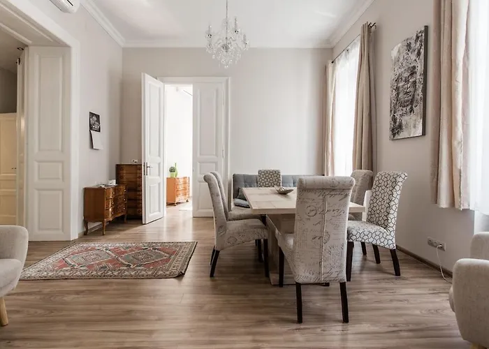Buda Castle -shiny 3 Bedrooms Boedapest